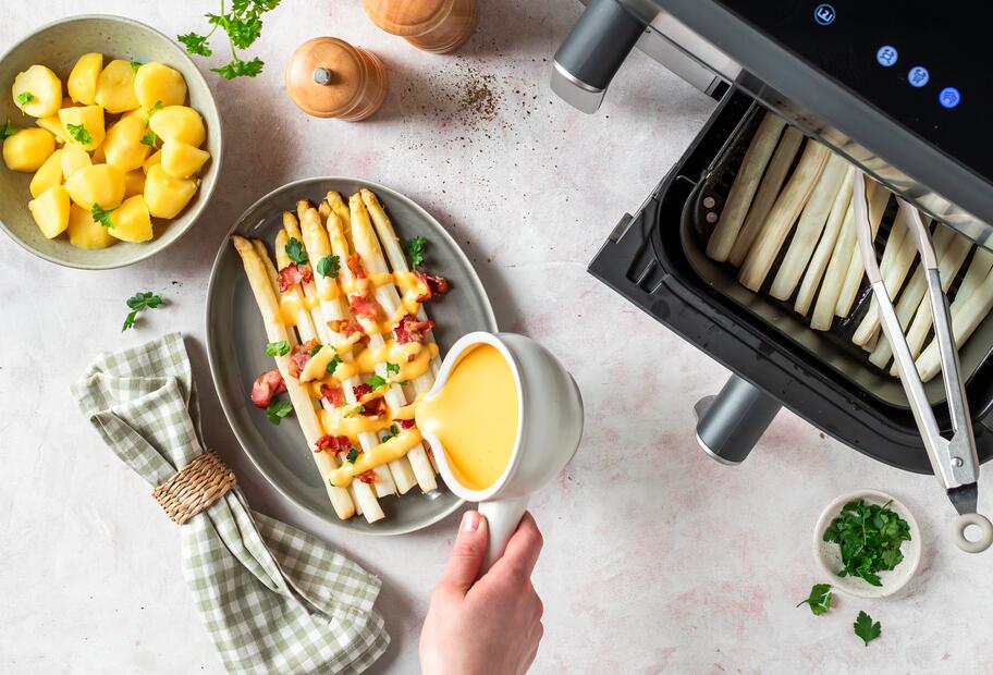 Spargel mit Sauce hollandaise und Bacon