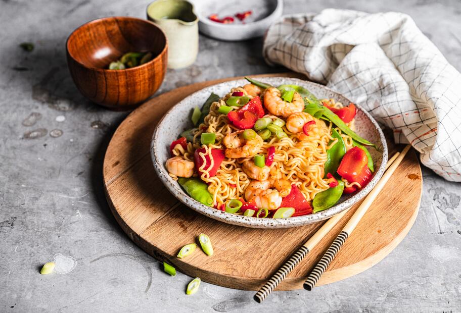 Scharfe Mie mit Garnelen