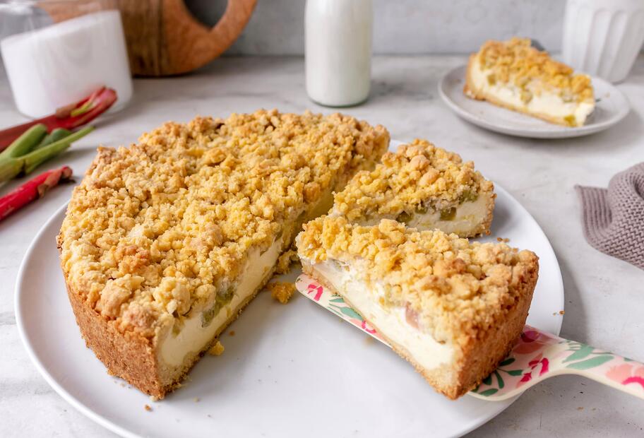 Rhabarber-Streuselkuchen mit Schmand