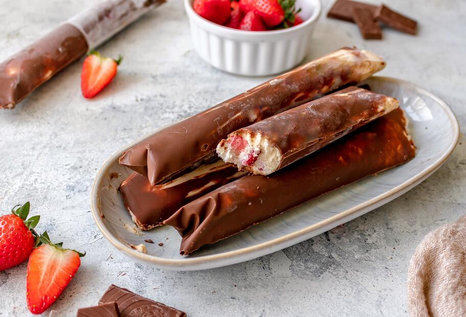 Erdbeer-Schoko-Eis Pops
