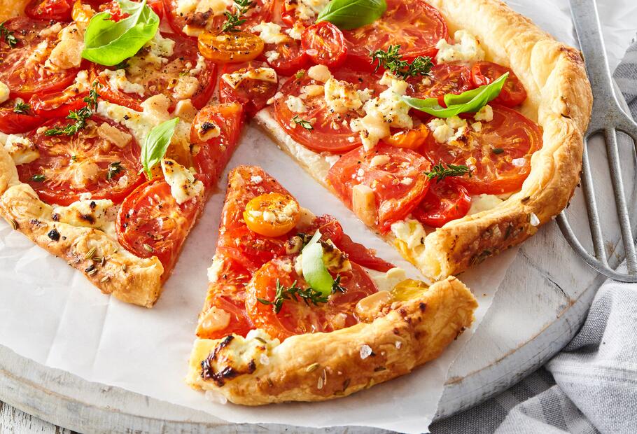 Blätterteig-Pizza mit Tomaten