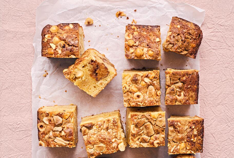 Lotus-Haselnuss-Blondies