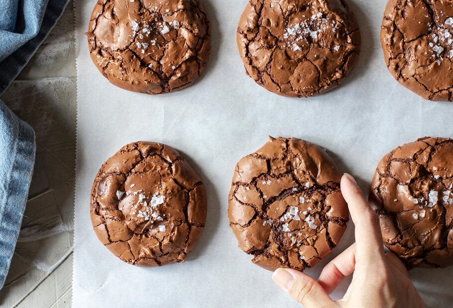 Softe Schoko-Cookies mit Meersalz