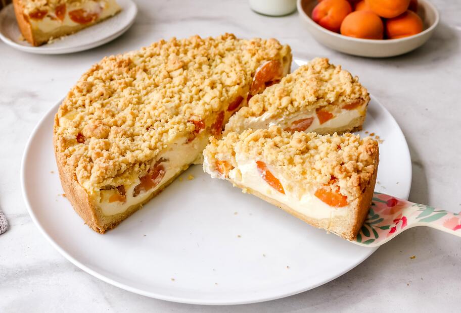 Aprikosen-Streuselkuchen mit Schmand