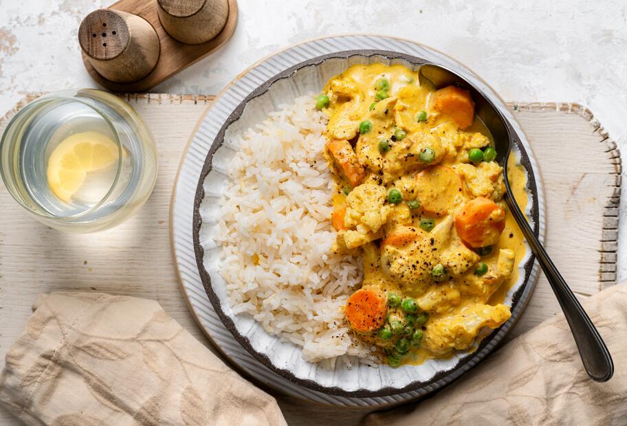 Curry-Schmand-Frikassee mit Reis