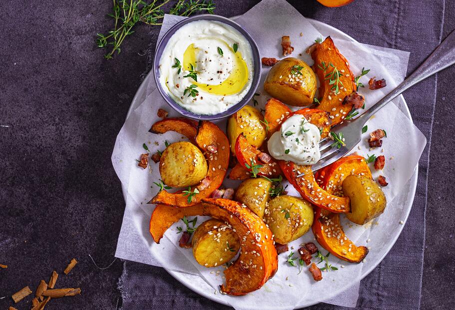 Kürbis-Kartoffel-Wedges mit Whipped Feta