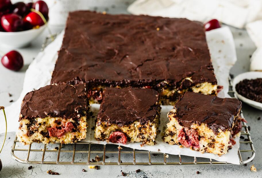 Ameisenkuchen vom Blech mit Kirschen