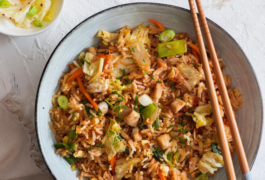 Reis-Topf mit Hähnchen und Kimchi