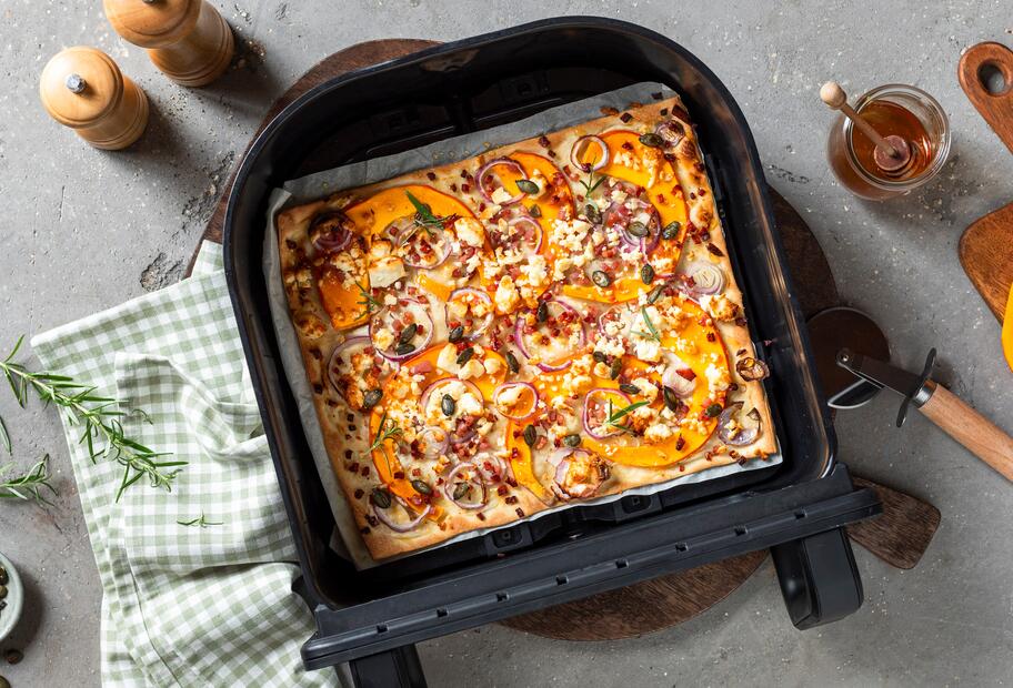 Airfryer-Flammkuchen mit Kürbis und Feta