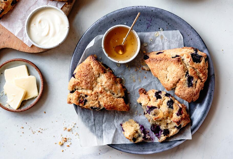 Warme Blaubeer-Scones