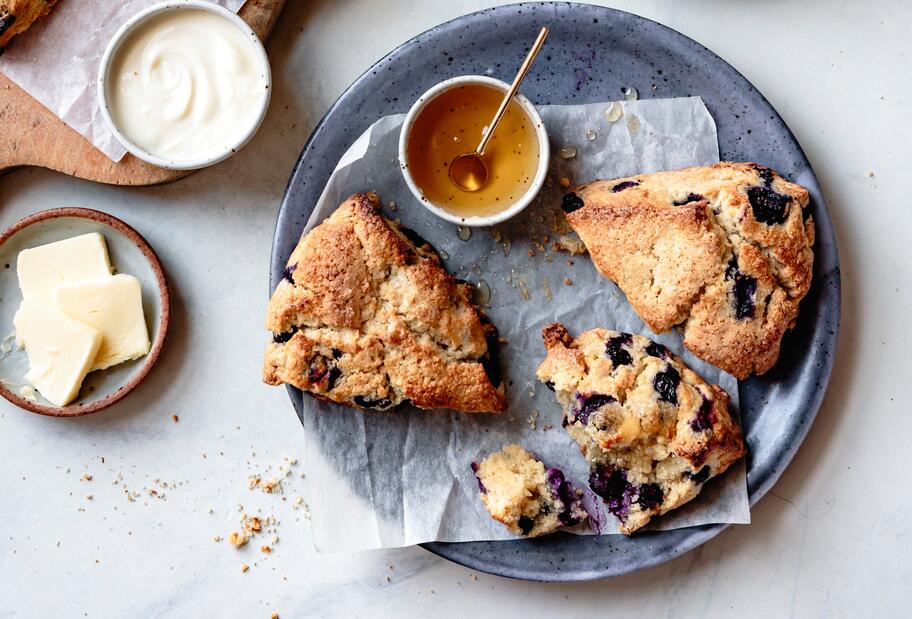 Warme Blaubeer-Scones