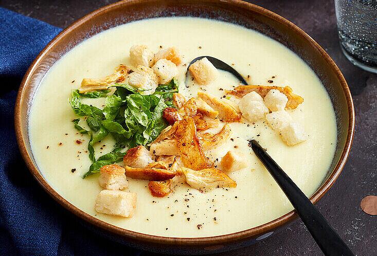 Caesar-Suppe – cremig mit Parmesan