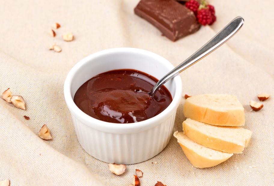 Schoko-Nuss-Aufstrich mit weißer Schokolade