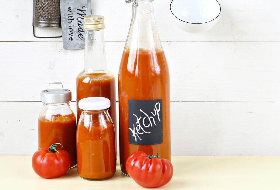 Fruchtiger Tomatenketchup auf Vorrat