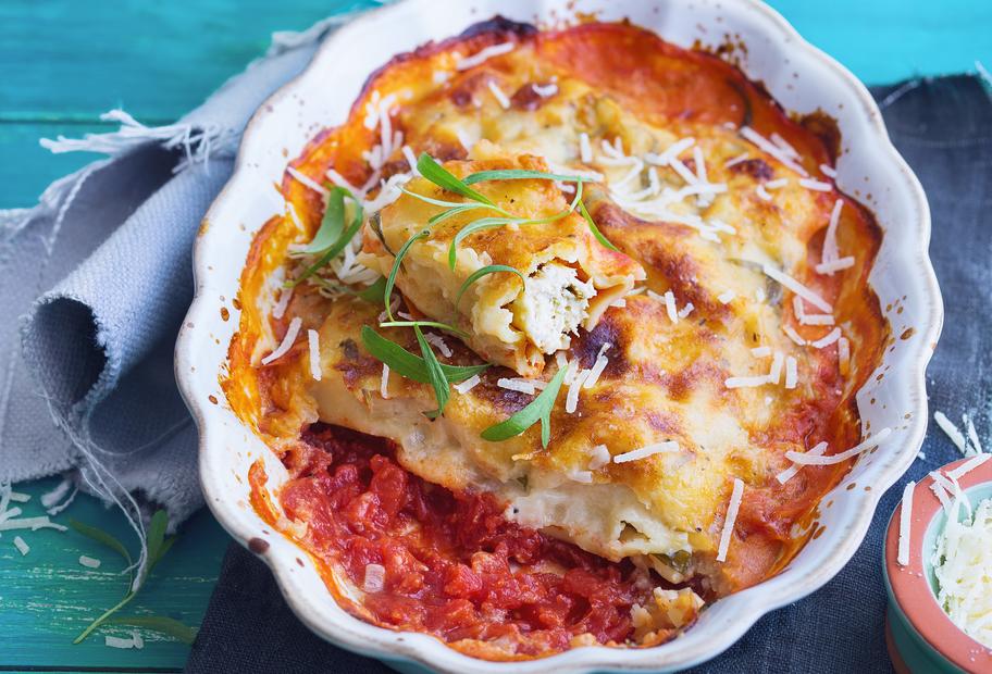 Cannelloni mit Kapern-Hähnchenfüllung und Estragon-Weißweinsoße für den ...