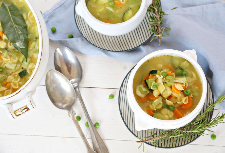 Gemüsesuppe mit Nudeln für den Thermomix®