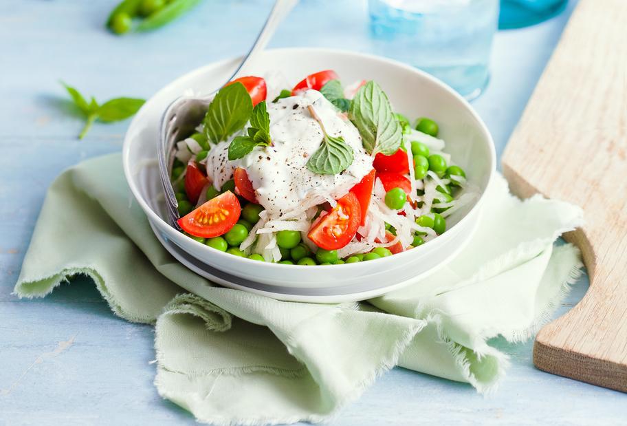 Schneller Erbsensalat mit Minz-Joghurt-Soße für den Thermomix®