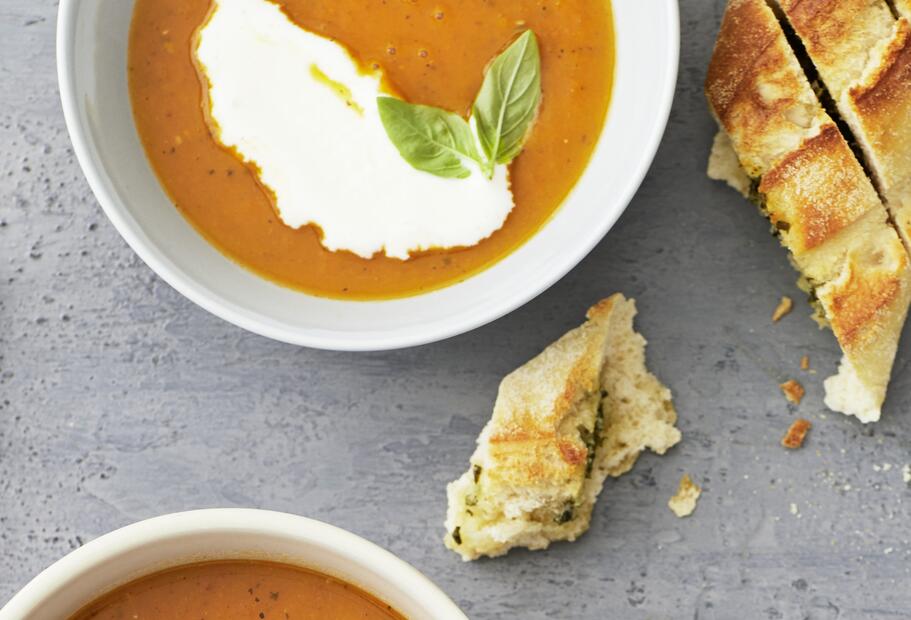 Kürbis-Tomaten-Suppe mit Gin-Sahne für den Thermomix®