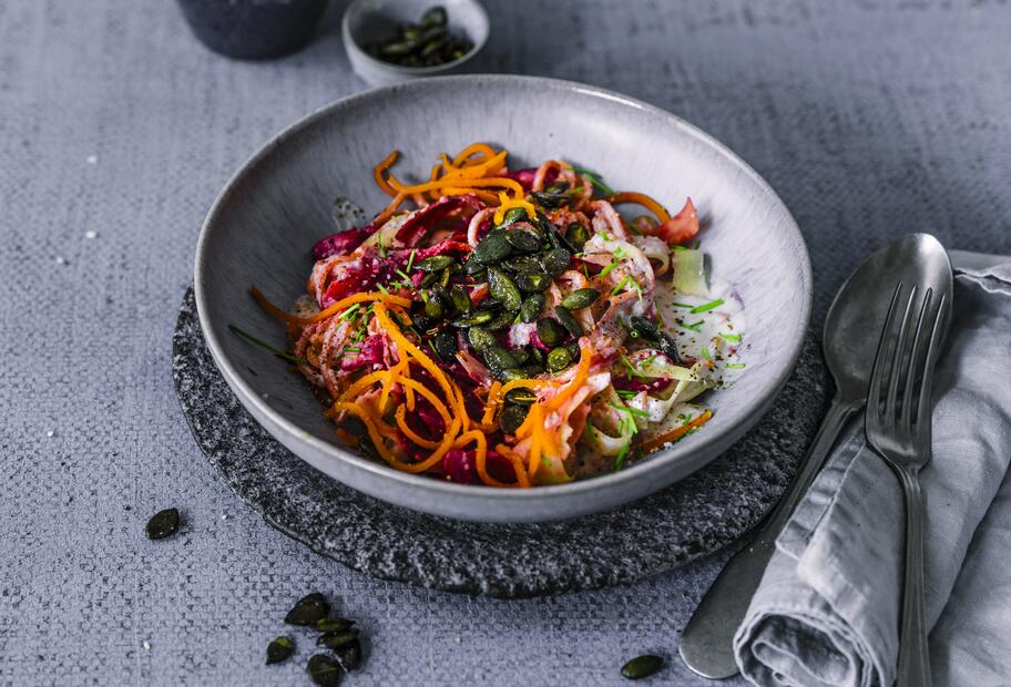 Gemüsenudeln mit cremiger Käsesoße aus dem Thermomix® | ZAUBERTOPF