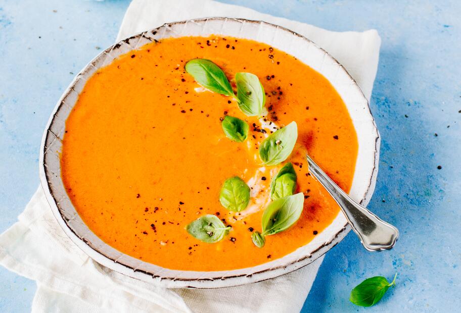 Tomaten-Paprika-Suppe mit Joghurt im Thermomix® | ZAUBERTOPF