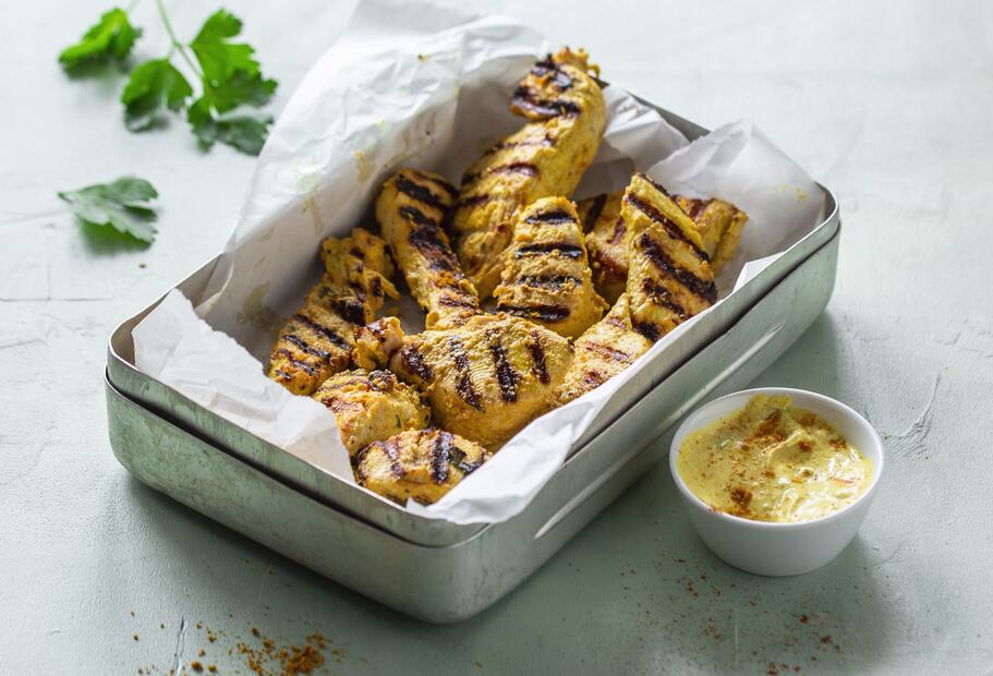 Würziges Grillhähnchen mit Joghurt-Curry-Marinade mit dem Thermomix® Würziges Grillhähnchen mit Joghurt-Curry-Marinade mit dem Thermomix®