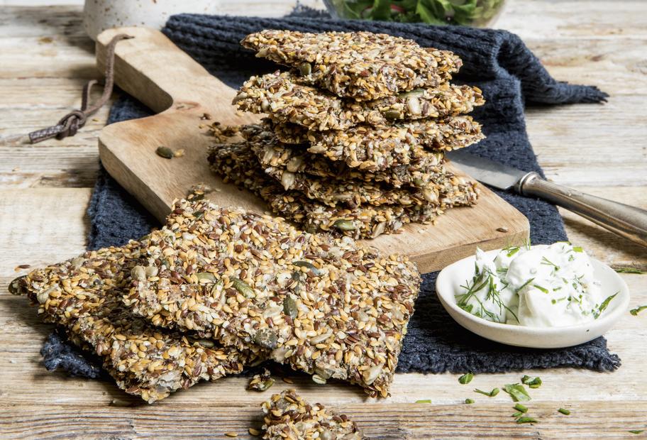 Knuspriges Low Carb Knäckebrot mit Cheddar mit dem Thermomix®