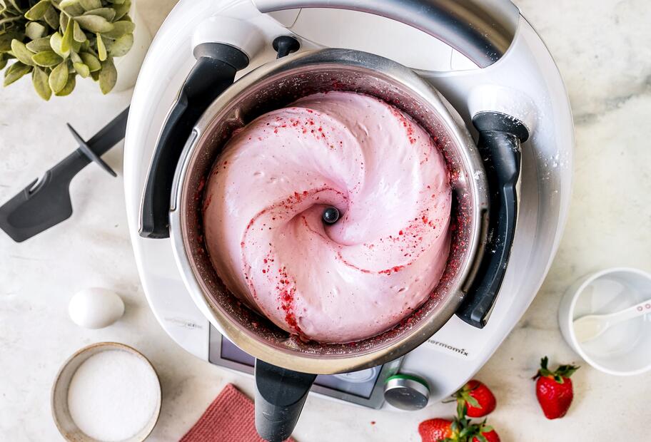Erdbeer-Softeis mit dem Thermomix®