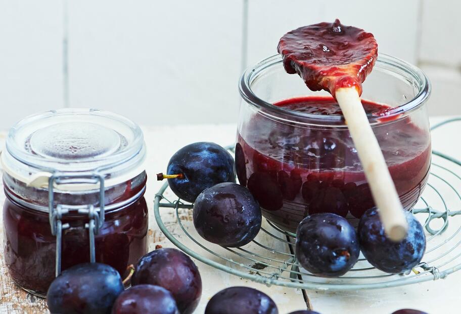 Schnelles 2-Zutaten-Pflaumenmus mit dem Thermomix® Schnelles 2-Zutaten-Pflaumenmus mit dem Thermomix®