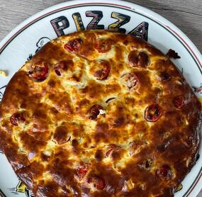 Als Low-Carb-Pizza geschmacklich sehr lecker, aber es hat mir doch die Tomatensoße etwas gefehlt. die habe ich einfach dazu gereicht zum dippen.👩‍🍳