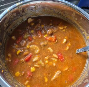 Uns hat die Suppe sehr gut geschmeckt. Habe sie etwas abgewandelt. Zur Paprika habe ich noch Champignons und Mais beigefügt. 😋 