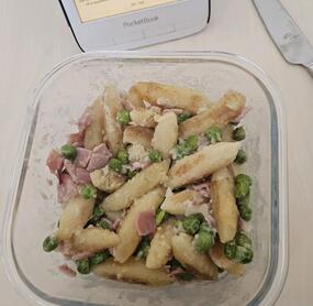 Wir haben wieder vorgekocht. Geschmacklich war es echt lecker. Am nächste Tag war die Soße allerdings etwas eingezogen und dickflüssig. Also nächstes Mal mehr Soße 😊