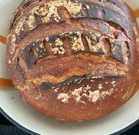 schnelles leckeres Brot! hab noch etwas Brotgewürz hinzugefügt!