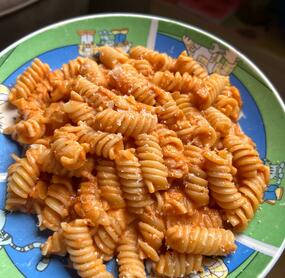 Mega lecker. Wird es hier öfter geben. Ich mache noch Knoblauch dran und dann geben wir noch etwas Parmesan drüber.