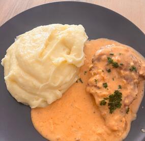 mit Kartoffelpüree und Hähnchenbrustfilet gemacht. richtig lecker. 