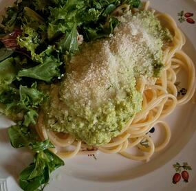 sehr lecker, da ich Zuccini nicht genügend hatte habe ich das Gemüse mit Lauch verlängert. Dazu Parmesan und grüner Salat. Super Rezept 👍👍👍