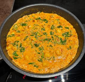 Sehr lecker und super einfach zu kochen. Soße passt auch einzeln super zu Nudeln. :)