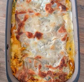 Gerade zum Abendessen gemacht. Würde ich nicht nochmal machen. War zwar lecker, aber uns fehlte etwas mehr die Schlotzigkeit. Die normale Kürbislasagne aus dem Cookidoo finde ich etwas besser
