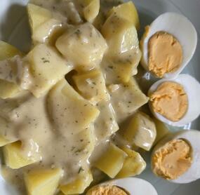 Ich habe heute die Senfeier nachgekocht. Statt normalen Senf, hab ich den Knobi Senf von Edelschmaus genommen. Mega lecker!