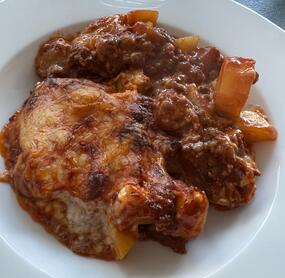 Würzig, cremig und total „schmampfig“ und für Kartoffel-Liebhaber mal eine nette Alternative zur Lasagne 😋 Prima Rezept für einen stürmischen Herbsttag 😊