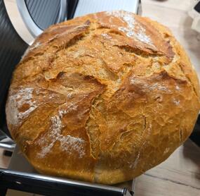 Super leckeres Brot! Geht schnell und ist bei allen beliebt. Wird jetzt öfters gebacken! 