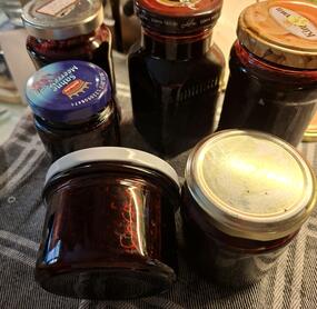 Hatte keine Brombeeren, habe sie durch Heidelbeeren und 2 Birnen ersetzt, das Ergebnis ist köstlich. 