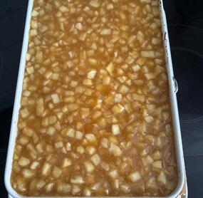 Zum ersten Mal gebacken. :-) Bin gerade fertig geworden. Jetzt noch abkühlen lassen. Bin gespannt wie er schmeckt. Gibt ja sehr verschiedene Meinungen hier. 