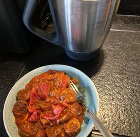 Bratpaorika hatte ich nicht, daher normale Paprika. Uch würde die Wurst auch erst nach dem Airfryer schneiden. Karotten viel zu fest. Hat uns nicht wirklich abgeholt.