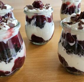 Optisch schon ein Augenschmaus, geschmacklich ein absoluter Genuss. Unkompliiziert in der Herstellung. Frisch gemacht als Dessert zum Geburtstagsbrunch, kam super bei den Gästen an.