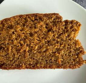 Sehr lecker und schnell gemacht. Da wir kein Sonnenblumenöl verwenden, habe ich dieses durch Kokosöl ersetzt, den Zucker durch Kokosblütenzucker. Die Glasur hab ich mir gespart 😅