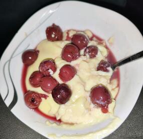 wenn man keine Süßigkeiten mehr im Haus hat, und man abends noch leckerrich ist. Ruckzuck gemacht 🤩 ich liebe es. PS ich hab statt Vanilleschote Vanilleextrakt genommen. klapp auch super 