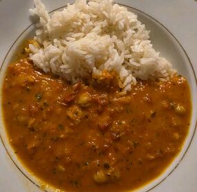 Geschmacklich einwandfrei, aber viiiel zu sehr Suppe! Habe das halbe Rezept gekocht. Meine Tipps: ruhig 400g Kichererbsen nehmen, zusätzliche Zucchinistücke dazu, das Curry braucht mehr "Fülle". 
