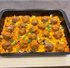 Heute haben wir uns ein „Schlemmerblech“ gegönnt. Ich hab das Rezept etwas „verschlankt“ und Kochsahne 7% genommen. In der Familie gab es von allen 👍👍👍