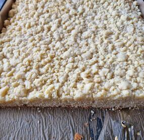 Heute gebacken, er ist ganz gut, aber überzeugt nicht 100%-ig. Der Hefegeschmack schmeckt extrem stark heraus, was bei einem ganzen Würfel Hefe auf 500 g Mehl eigentlich auch nicht verwunderlich ist. 