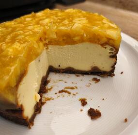 Mein erster Käsekuchen und er war super! Das Rezept wurde halbiert und alles in einer 18er Form gebacken. Wird definitiv wiederholt! 